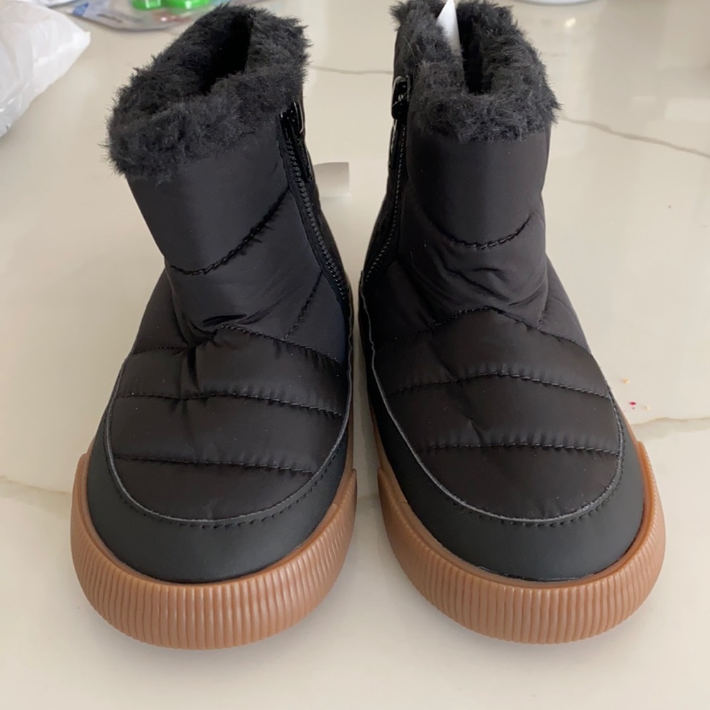 Kids H &M unisex brand new boots